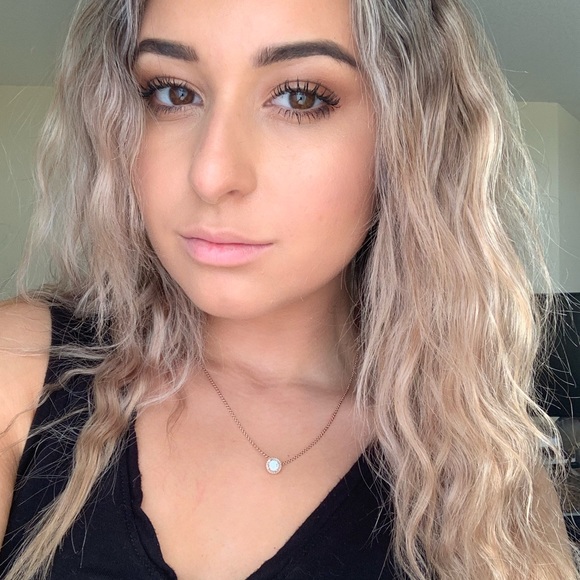 Meet your Posher, Melissa - Picture 1 of 1